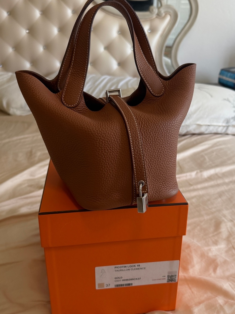 Hermes picotin 18 in gold color with silver hardware